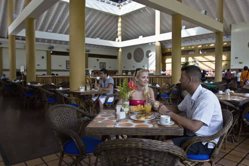 Pedro Gonzalez Sunsol Ecoland And Beach Resort المطعم الصورة